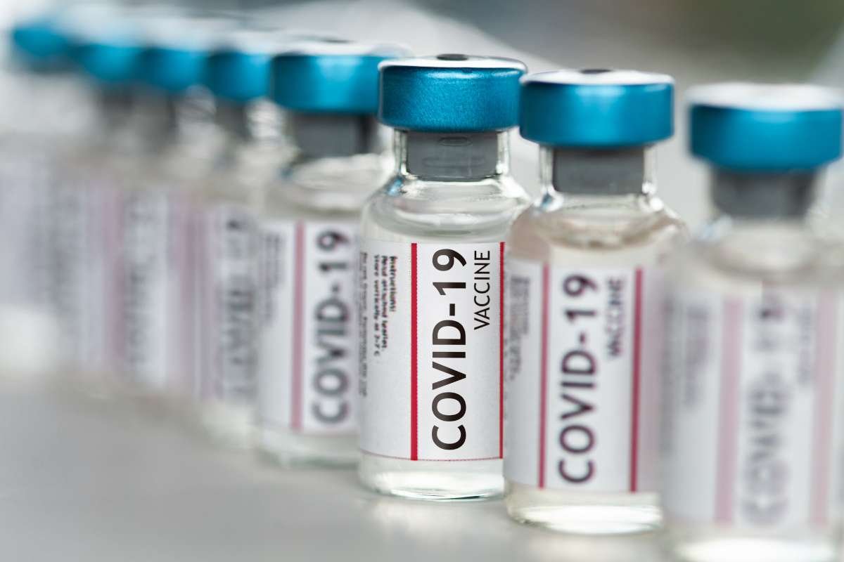 FDA Chief Urges Individualized Guidance on COVID-19 Vaccines Amid Federal Confusion