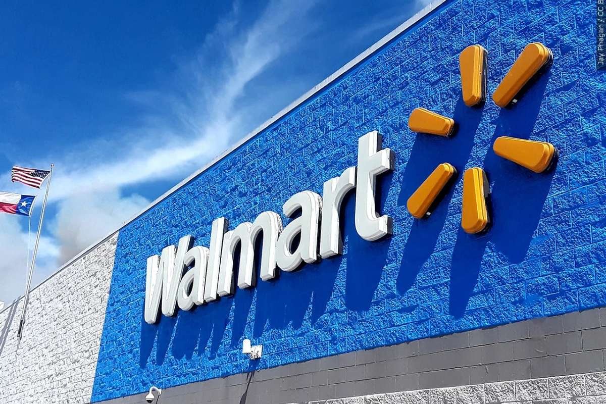 Walmartto Remove Synthetic Dyes, 30 Additives from Store Brands by 2027
