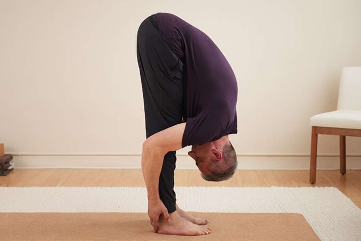 Yoga for Calm: 15-Minute Routine for a Peaceful Mind | Healthcare 360 Magazine