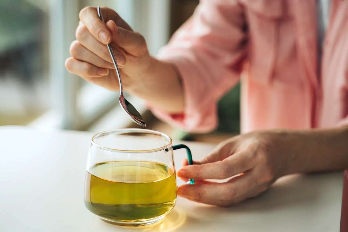 Black Tea vs. Green Tea: Benefits, Caffeine, Antioxidants, and Key Differences | Healthcare 360 Magazine